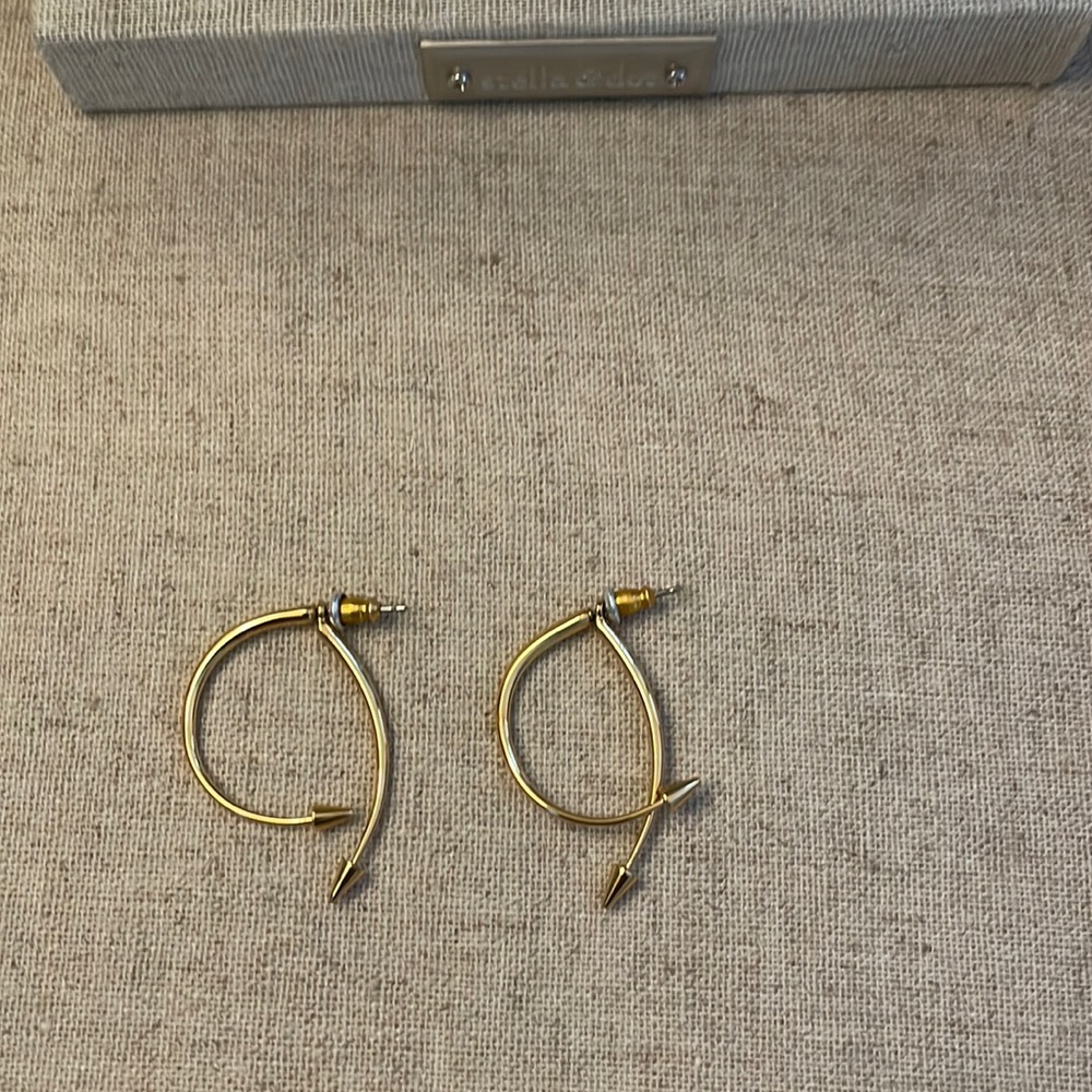Stella & Dot Winding Arrow Earrings